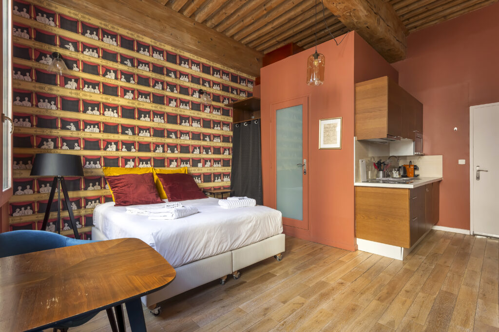 Chambre d'un logement meublé en location temporaire à Lyon