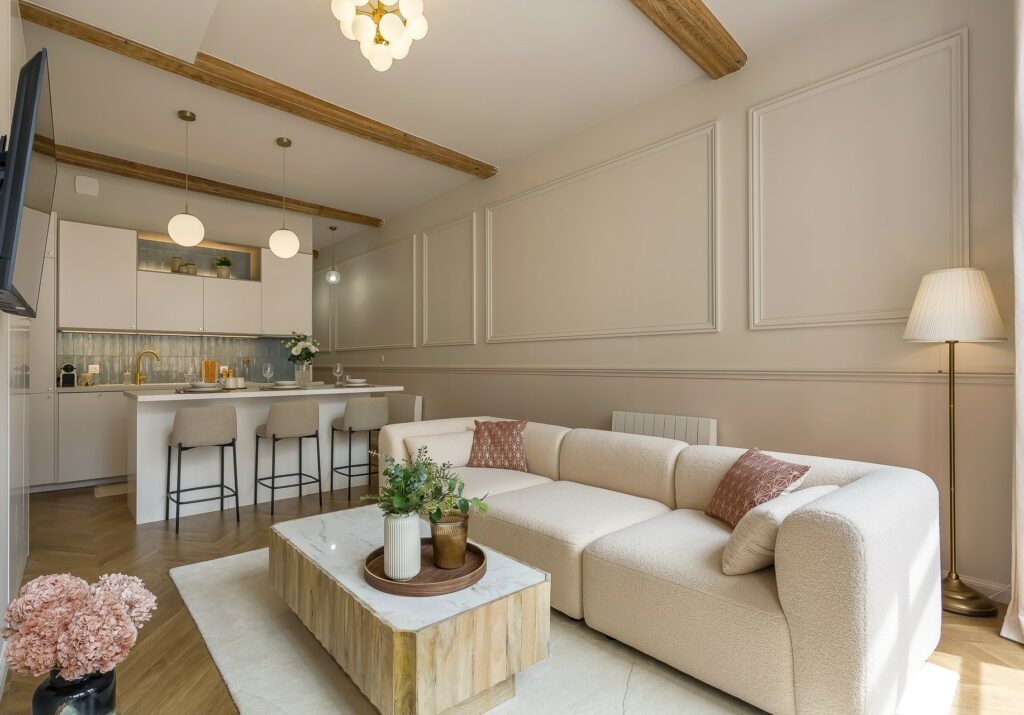 2BeApart – Agence immobilière & Conciergerie lyonnaise spécialisée en location meublée courte et moyenne durée.