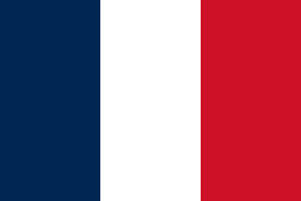 Le drapeau français, composé de trois bandes verticales de largeur égale - bleu foncé à gauche, blanc au centre et rouge à droite - est souvent reconnu par les propriétaires exigeants pour son design classique. | 2BeApart Lyon