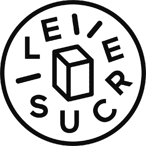 Logo en cercle noir avec les mots LE SUCRE disposés autour d'une illustration centrale en forme de morceau de sucre, idéal pour la gestion locative et les propriétaires exigeants à Lyon. Les lettres sont espacées et orientées dans des directions différentes. | 2BeApart Lyon
